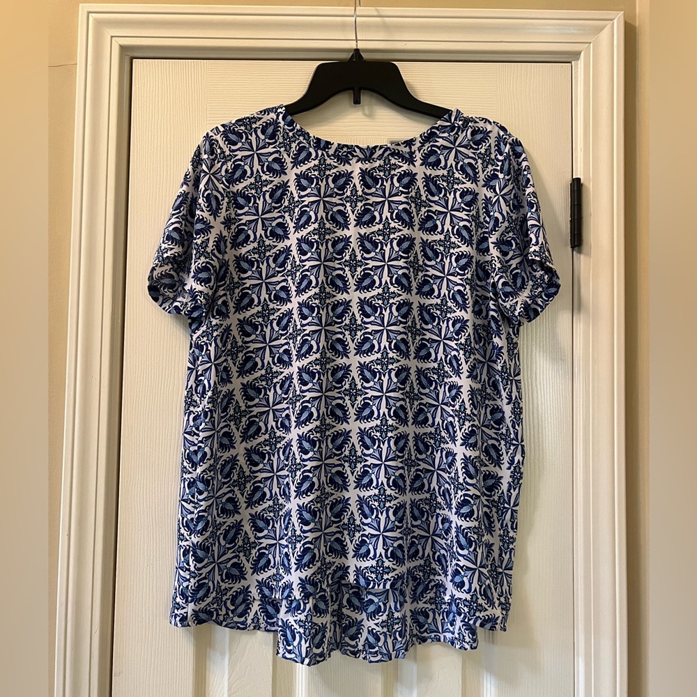 Loft Women’s Blouse Blue Navy and White Floral Short Sleeve Top Size Medium